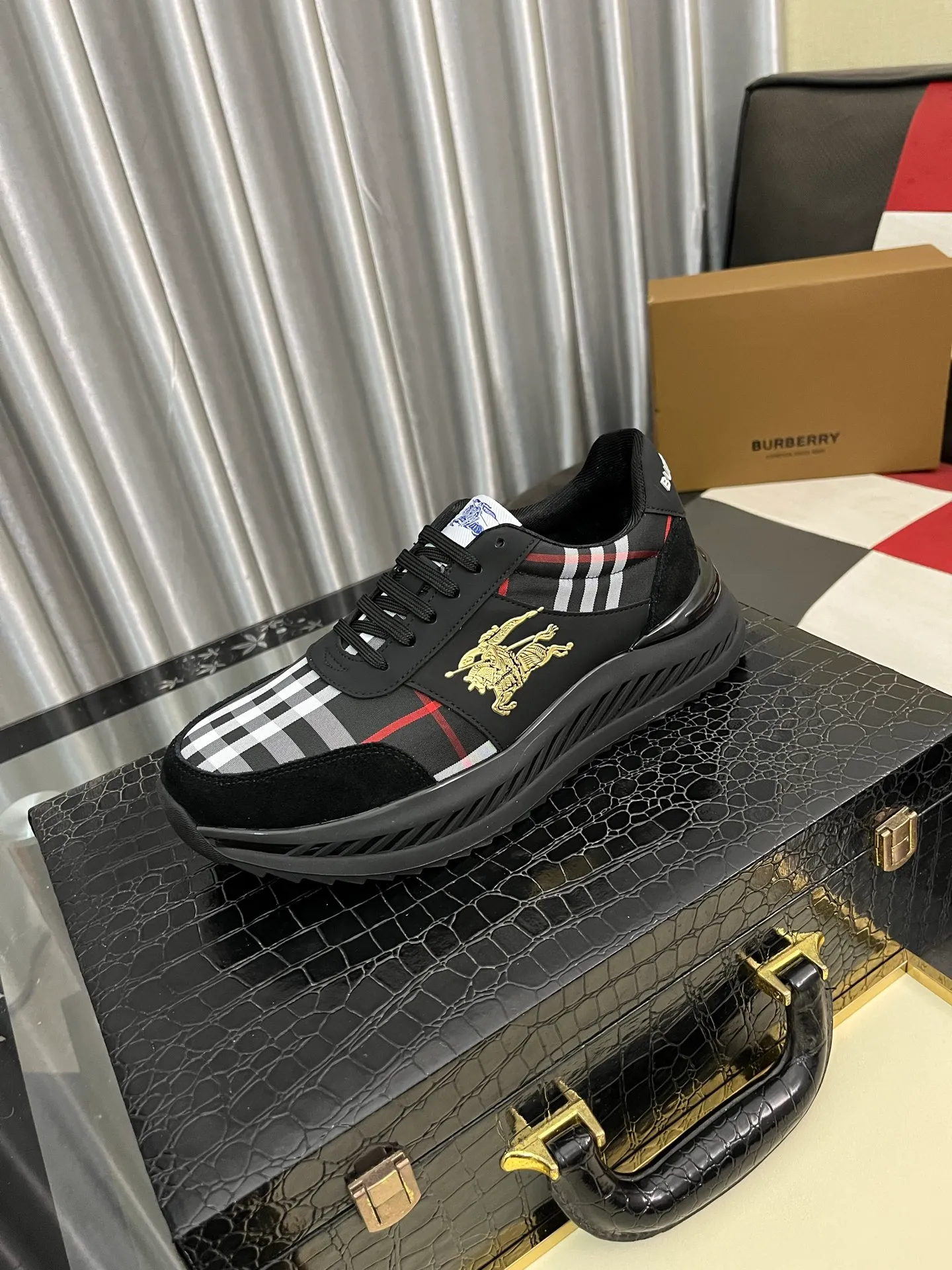 Men's shoes 💰458⌚️⌚️BURBERRY Regular size: 38-44 (casual shoes) Product materials: Selected cowhide upper, soft sheepskin lining; original outsole. 3️⃣ colors available